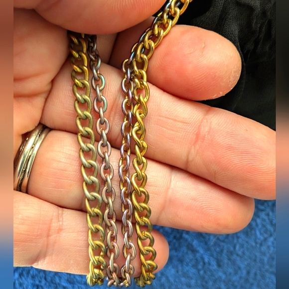 Betsey Johnson Black Ruffle Kiss Lock, 7X6X1", EUC, NO CALL OUTS, - Picture 5 of 9